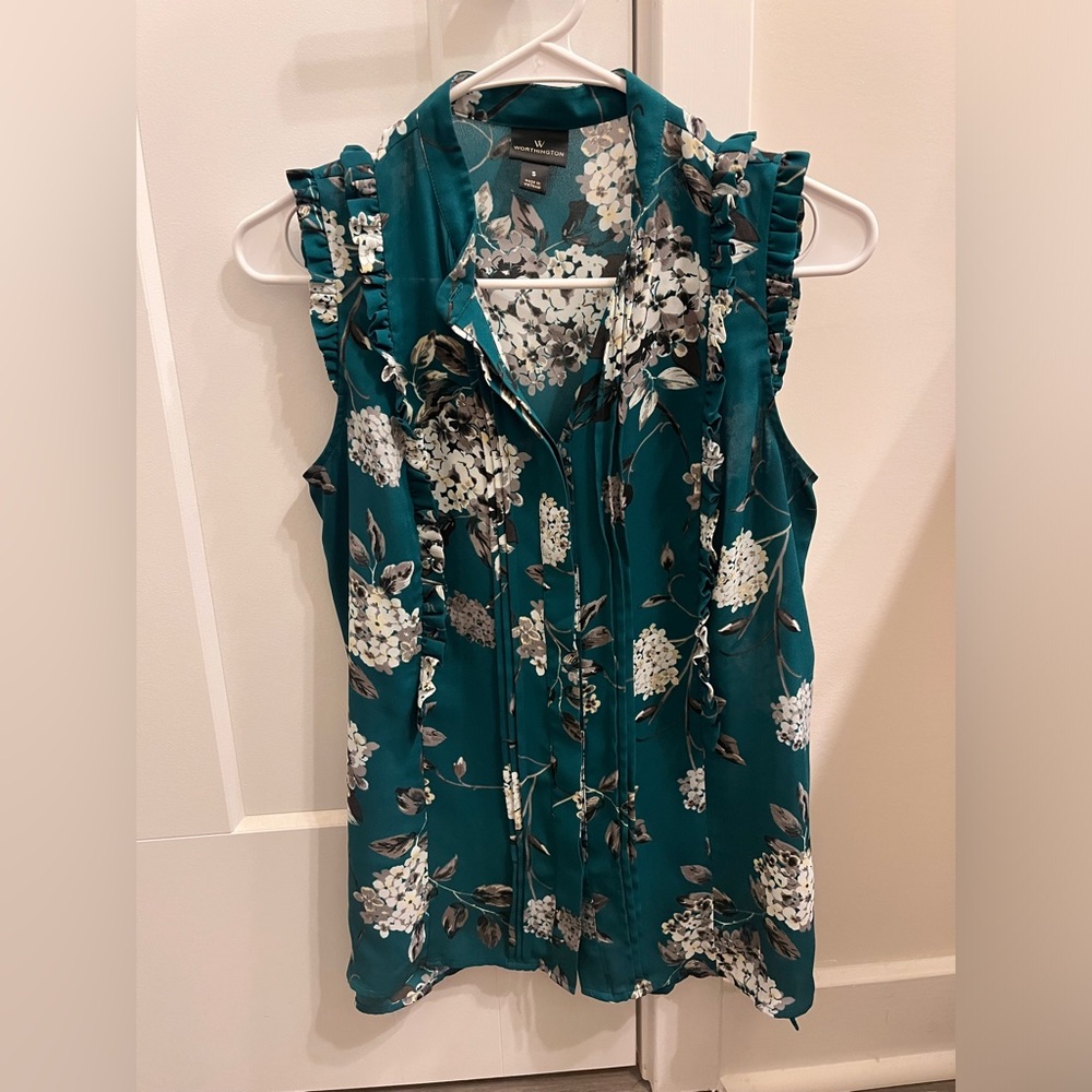 Floral button up tank blouse Size Small